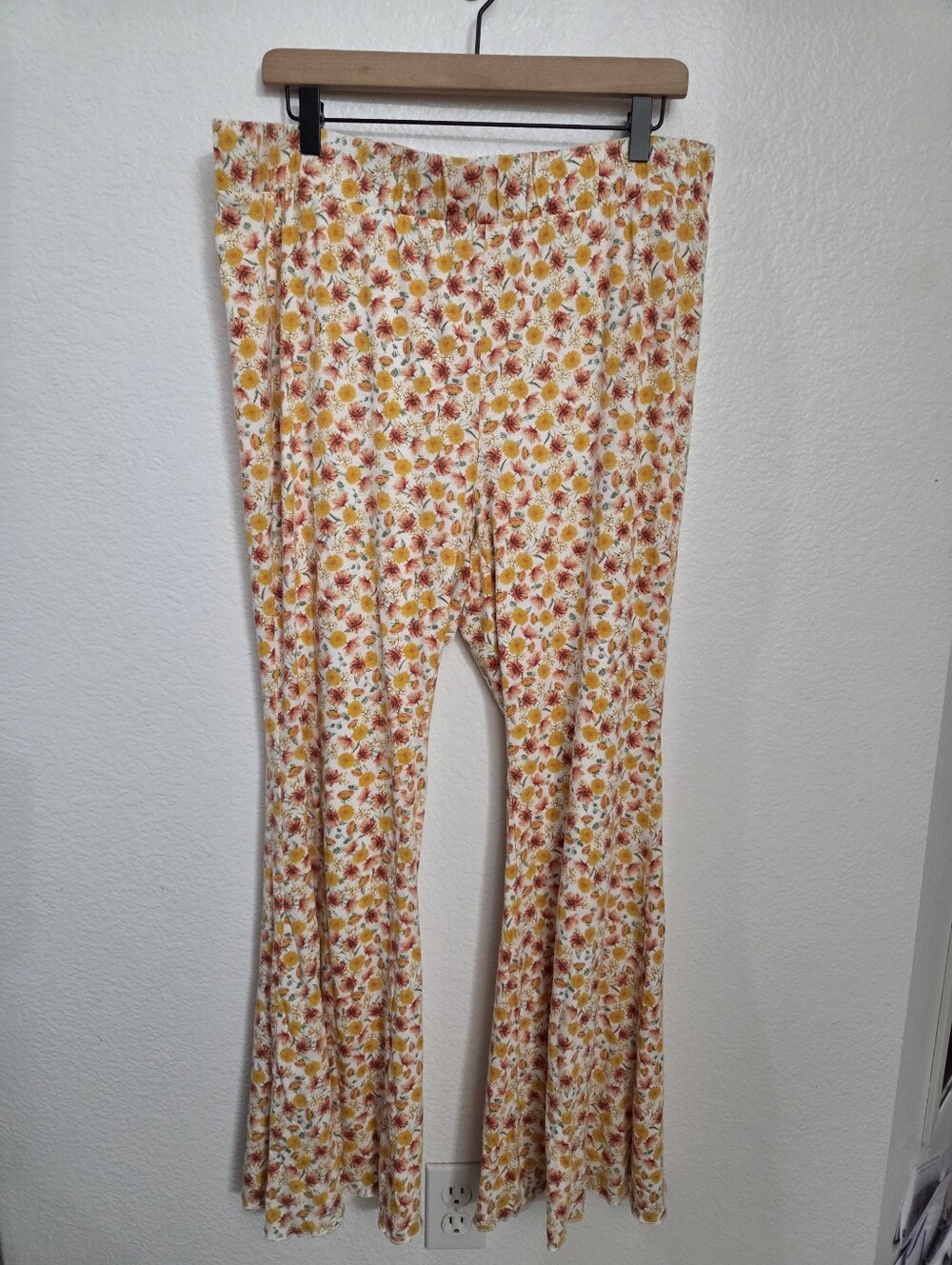 Torrid Festi Floral Flare Leg Pants Women's Size 2X